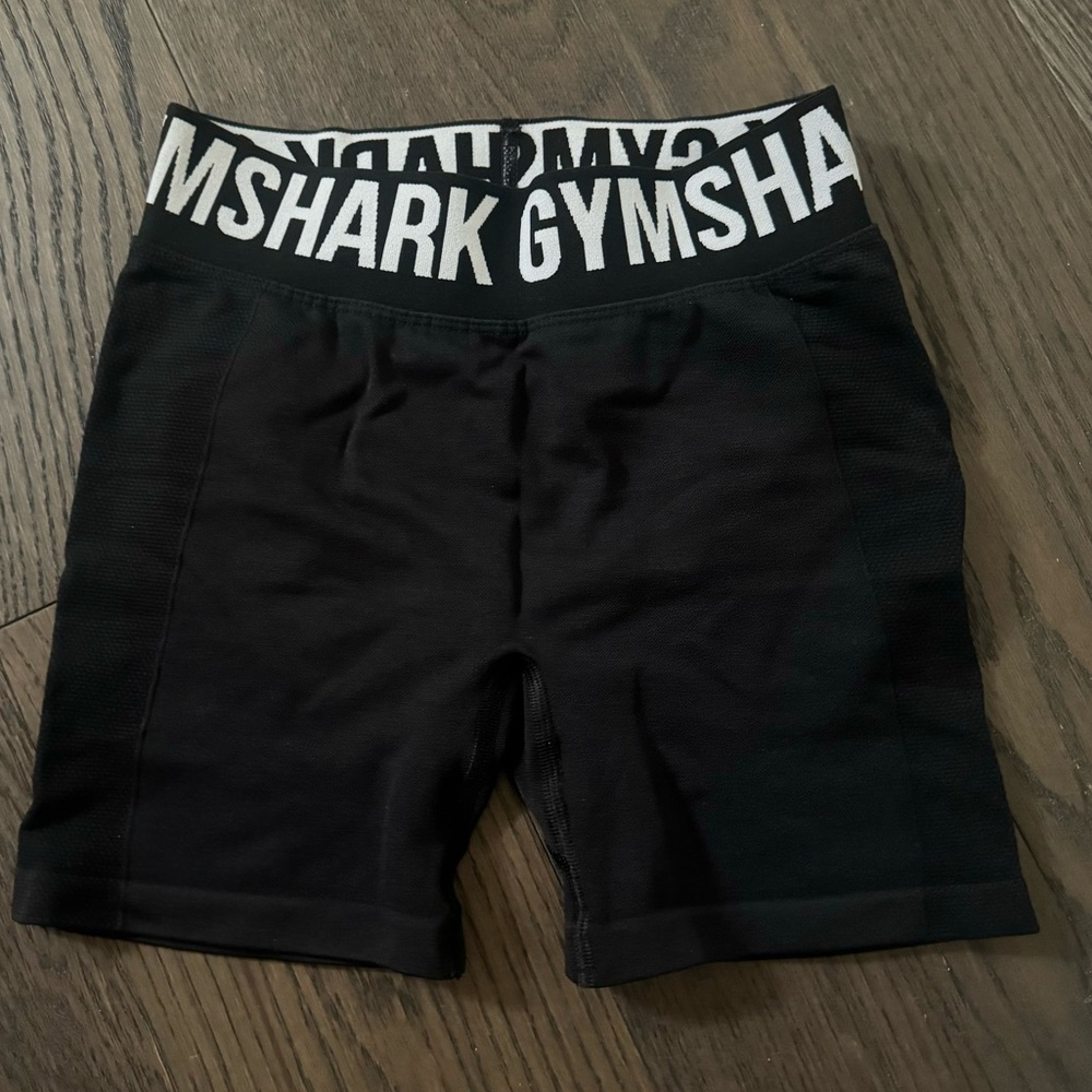 GYMSHARK FLEX SHORTS IN BLACK